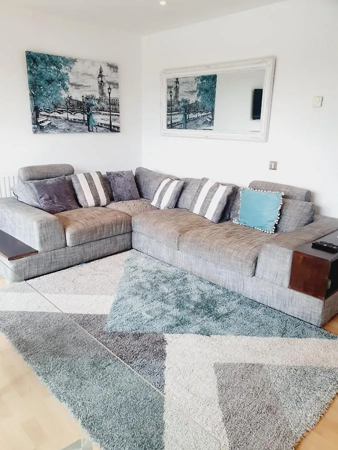 Luxury Canary Wharf Apartment With Free Parking London