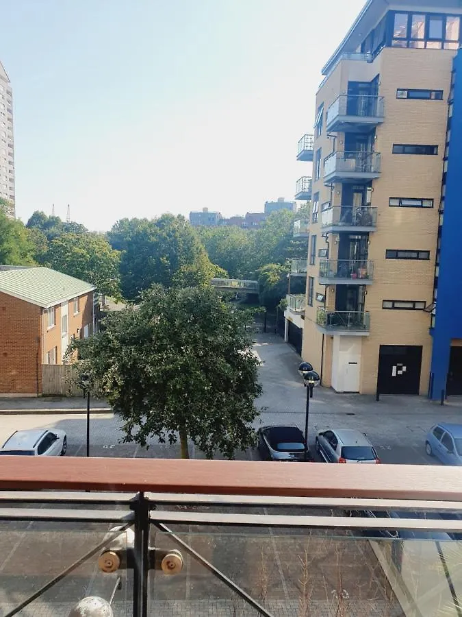 Luxury Canary Wharf Apartment With Free Parking London