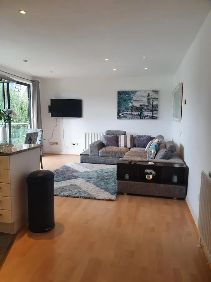 Luxury Canary Wharf Apartment With Free Parking London